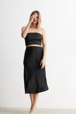 Lade das Bild in den Galerie-Viewer, WENSMINSTER SATIN SKIRT
